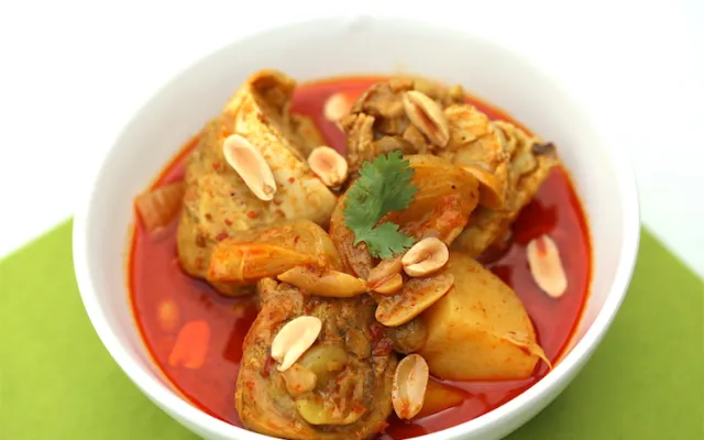 Thai Massaman Chicken Curry - Thai curry cooking class | Thai cookery course | Learn Thai cooking UK